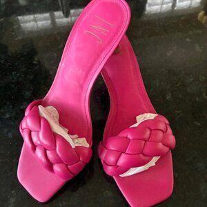 Women's Kitten Heel Sandals - NEW; No Box 6.5M